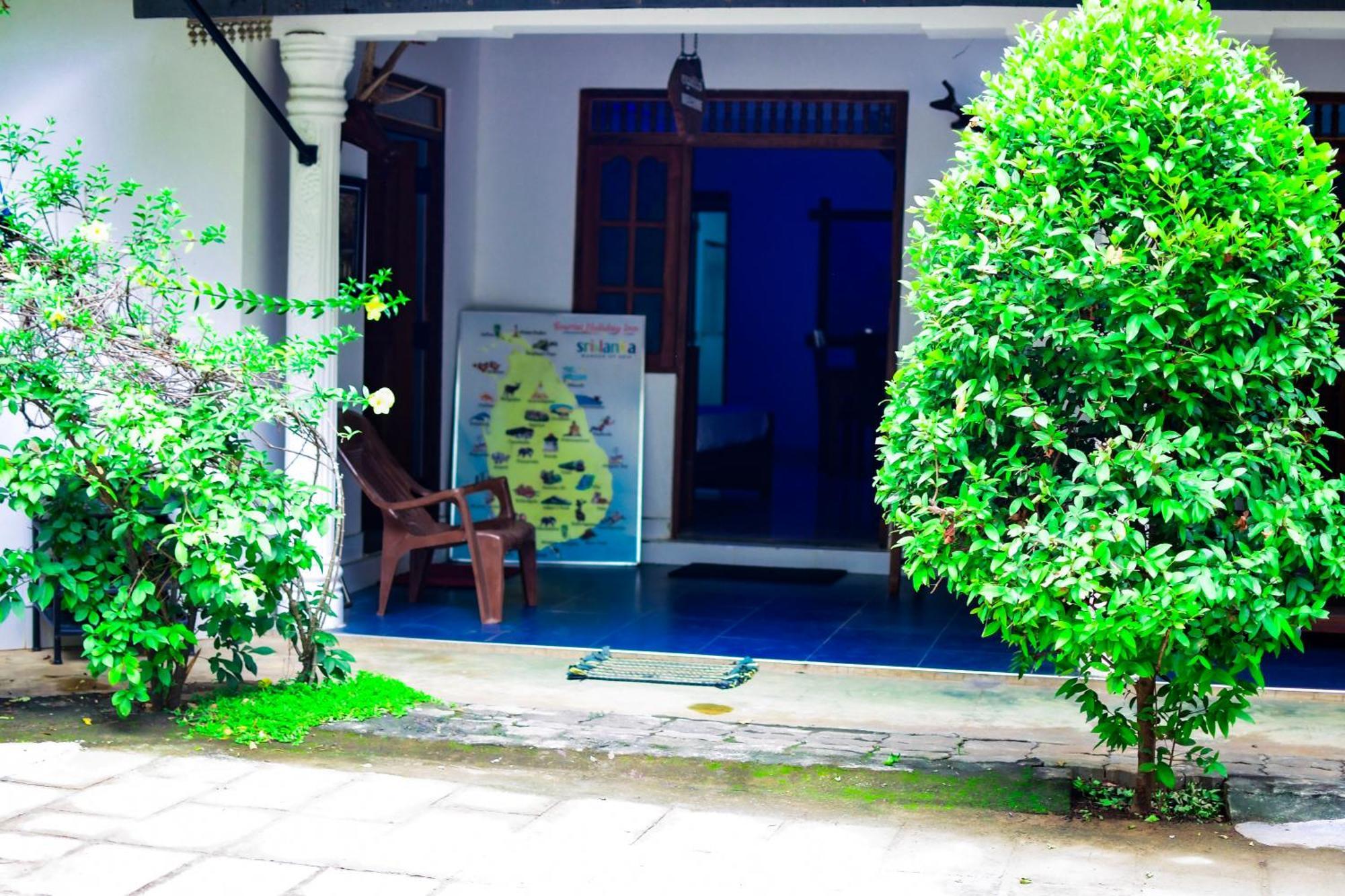 Tourist Holiday Inn Dambulla Exterior photo