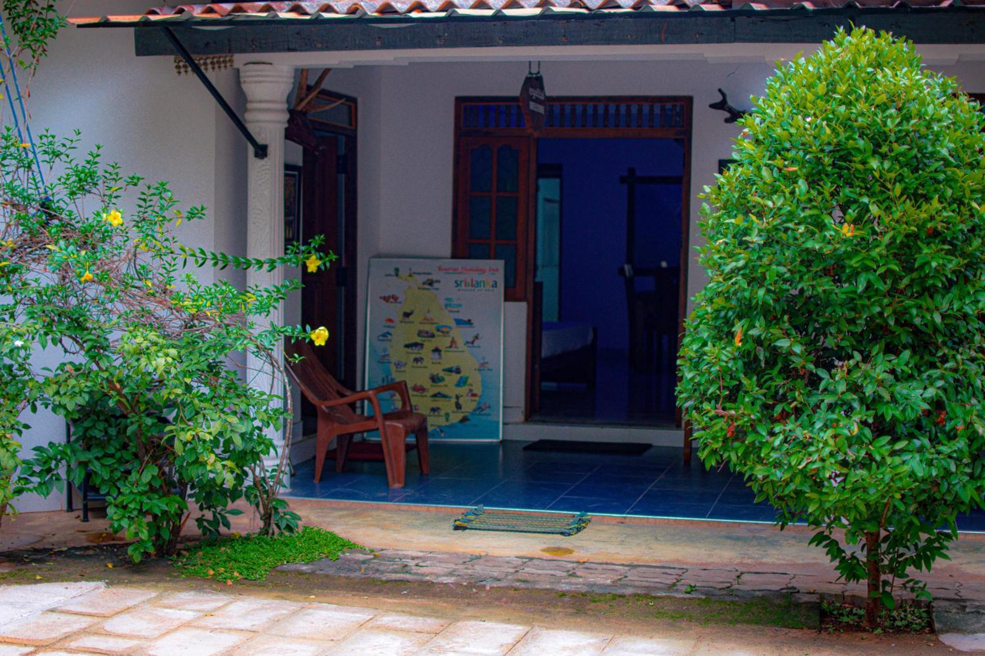 Tourist Holiday Inn Dambulla Exterior photo